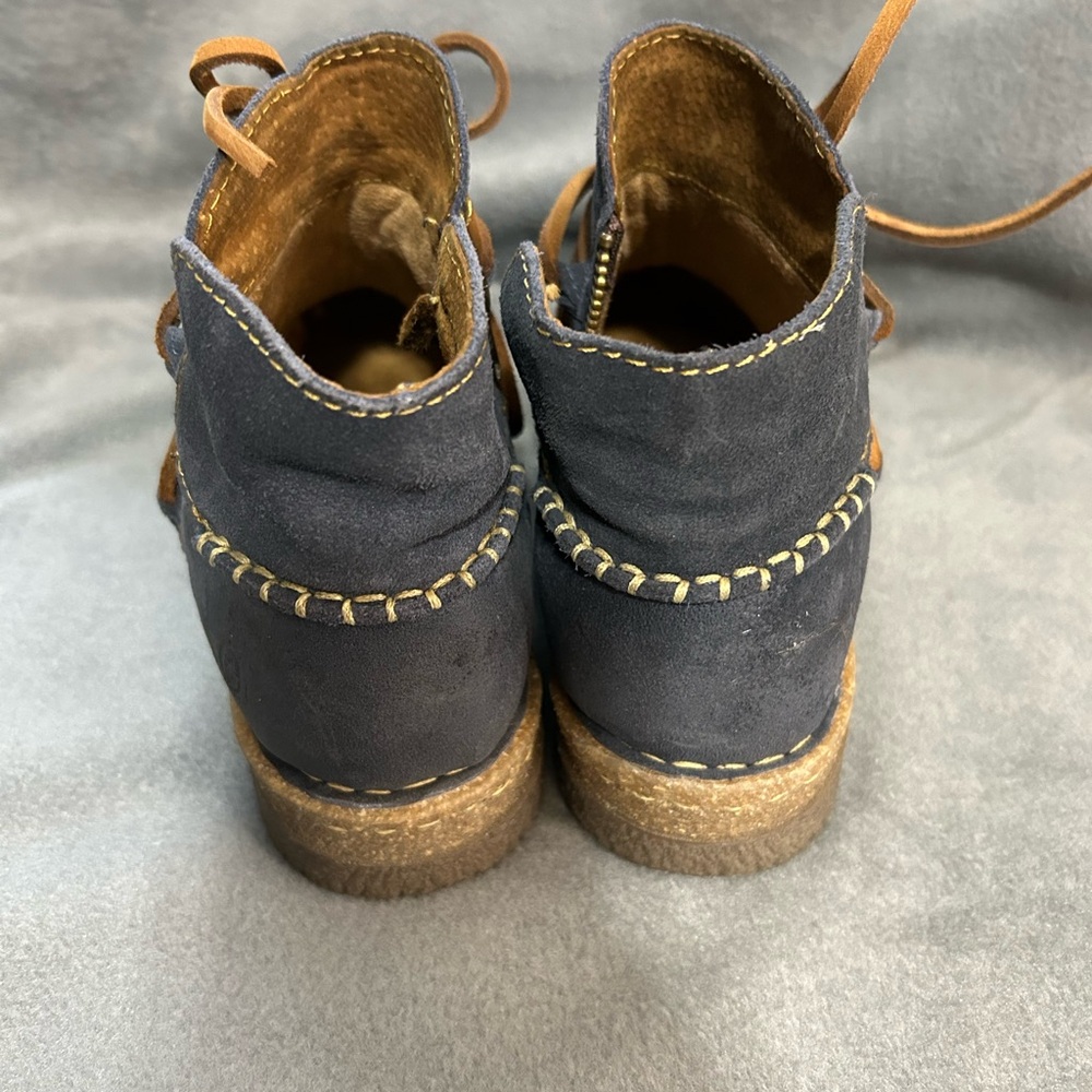 Born Suede Ankle Boots with rawhide Laces - side zipper - Picture 3 of 8